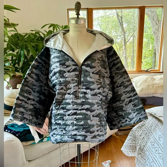 2018  THINK ROYLN  puffer poncho jacket! size M/L! - Picture 3 of 6